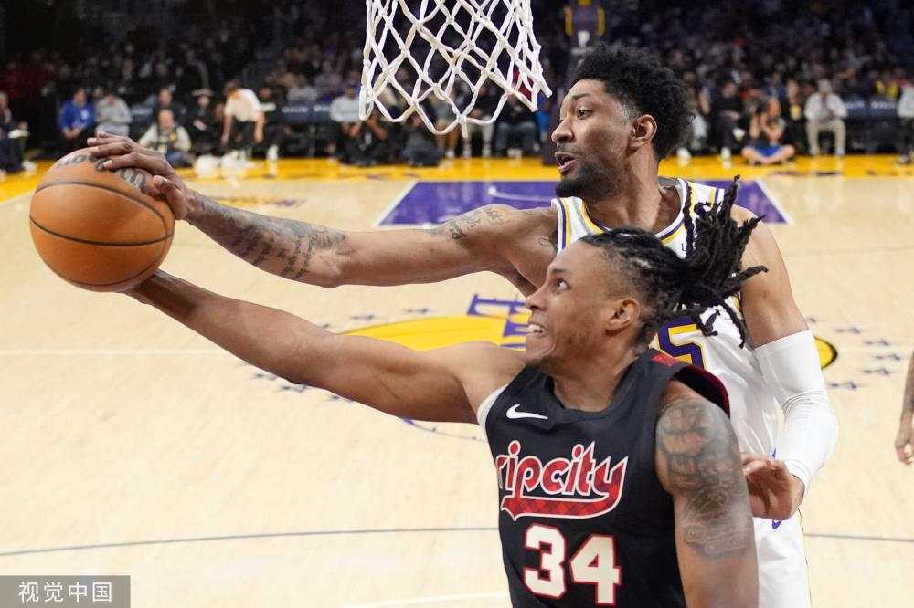 是他迈向更 是他迈向更